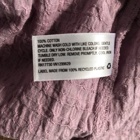 Knox Rose 1X Purple Gauze Eyelet Ruffled Blouse Button Up Wood Buttons - Picture 7 of 7